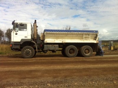 Cement spreading and road stabilisation truck
